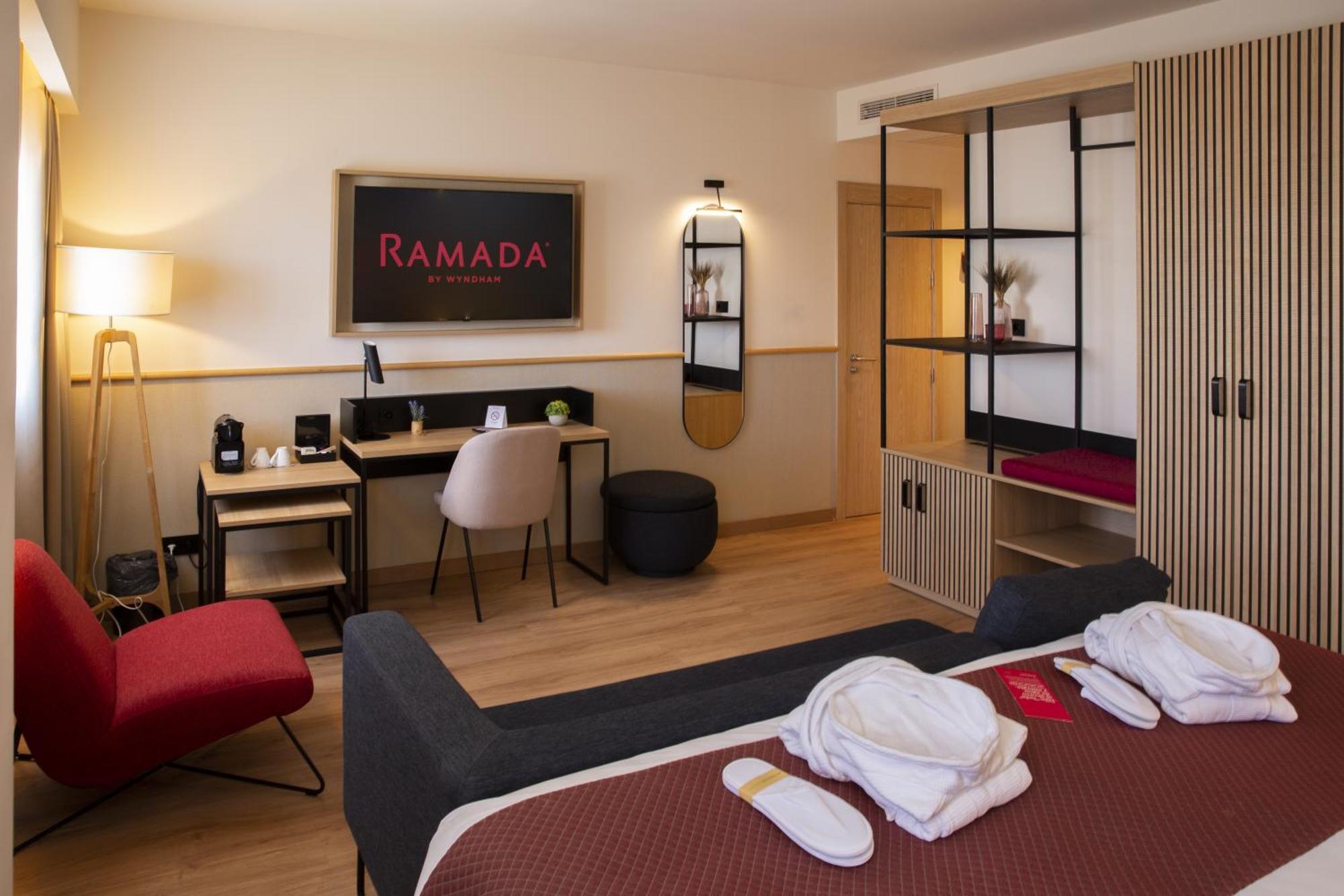 Ramada By Wyndham Madrid Getafe Hotel Exterior photo